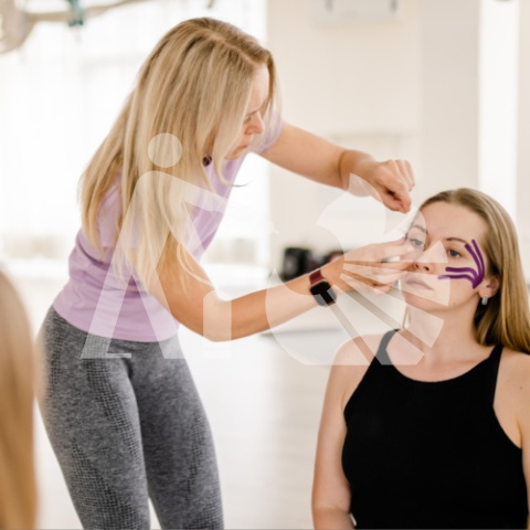 Taśma kinezjologiczna KINESIO TAPE 1cm x 5m - różowa Taśma kinezjologiczna KINESIO TAPE 1cm x 5m - różowa